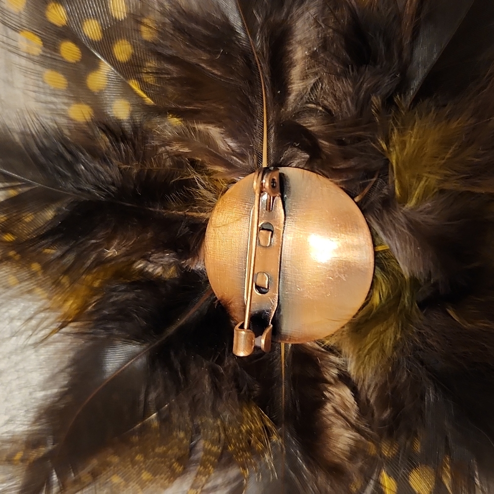 Fur & Feather brooch - Picture 4 of 4